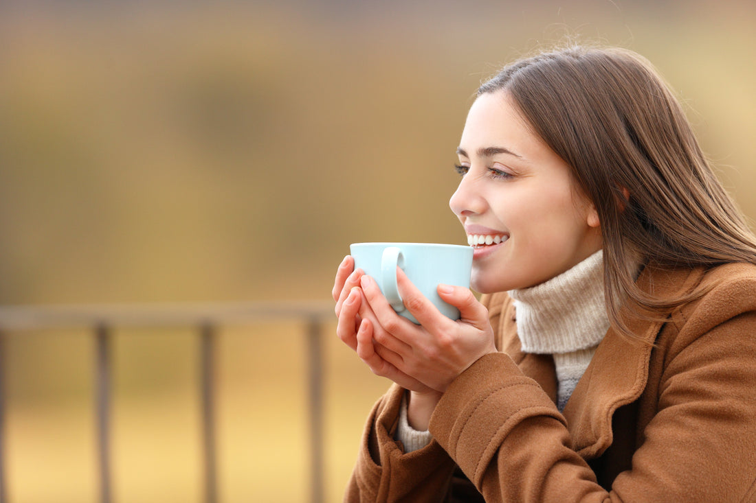 When it comes to powering through the day, many people find themselves debating tea vs coffee. Both beverages are deeply rooted in daily routines and offer energy through caffeine, yet they affect the body in very different ways.